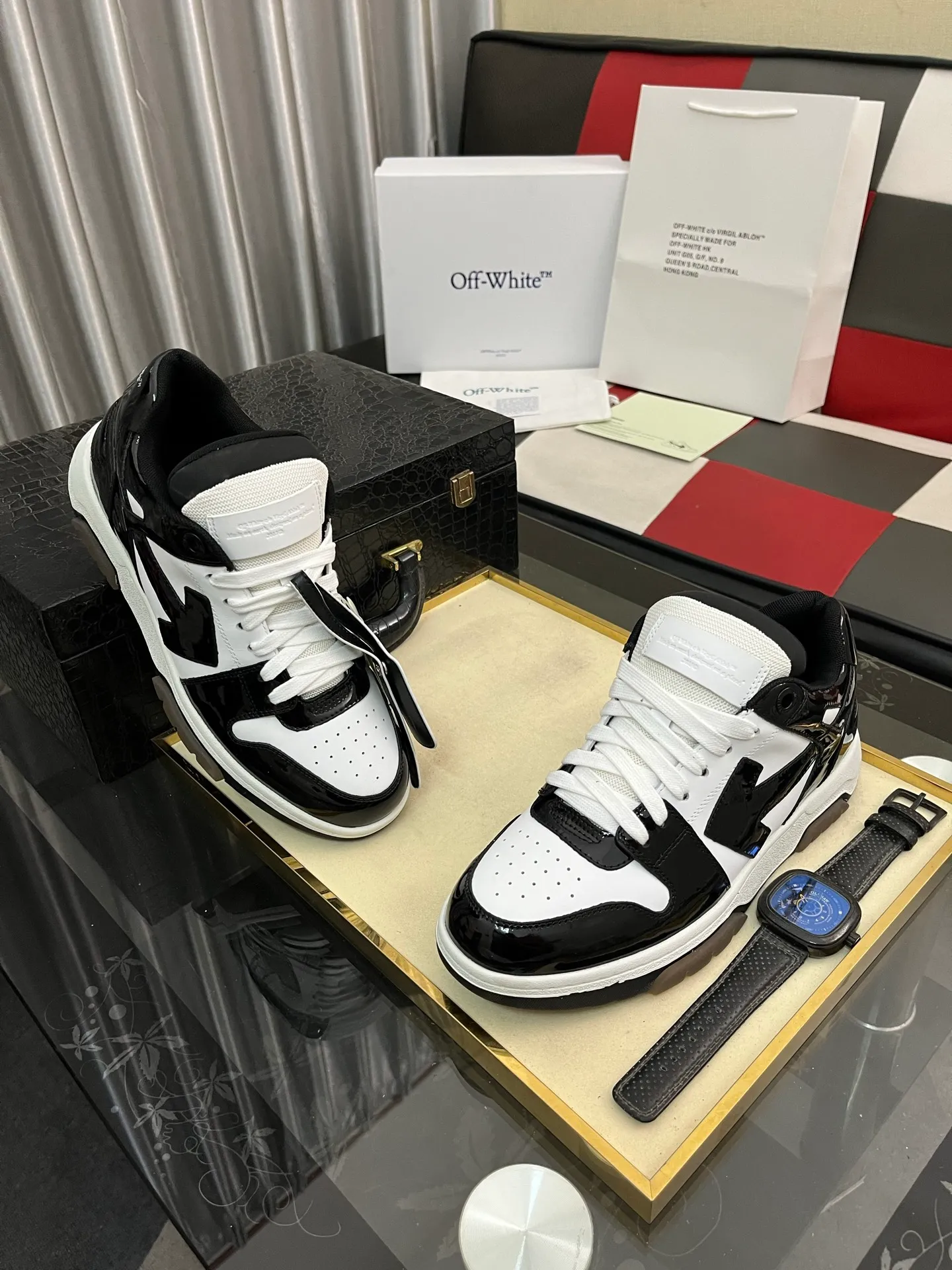 Men's shoes 💰600⌚️⌚️ OFF-White C/O VirGil Abloh fashionable and versatile casual shoes. Exclusive first release of the new model. Made of environmentally friendly cowhide leather and mesh fabric upper material. The insole is embedded with foam cushioning EVA material. The correct midsole is equipped with EVA lightweight cushioning. External tooth nail rubber outsole. The correct accessories can be customized simultaneously. Women's model: 35-40 Men's model: 39-45